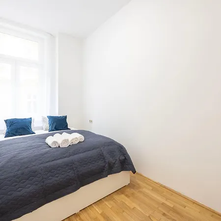 Cozy 4bedrm By True Estate