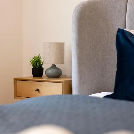 アパート Cozy 4bedrm By True Estate