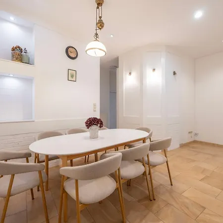 Cozy 4bedrm By True Estate Apartman *