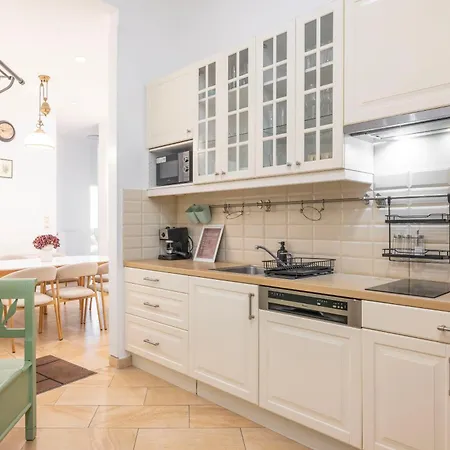 アパート Cozy 4bedrm By True Estate ブダペスト