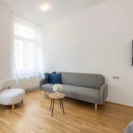 アパート Cozy 4bedrm By True Estate ブダペスト