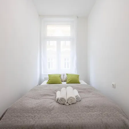 Cozy 4bedrm By True Estate