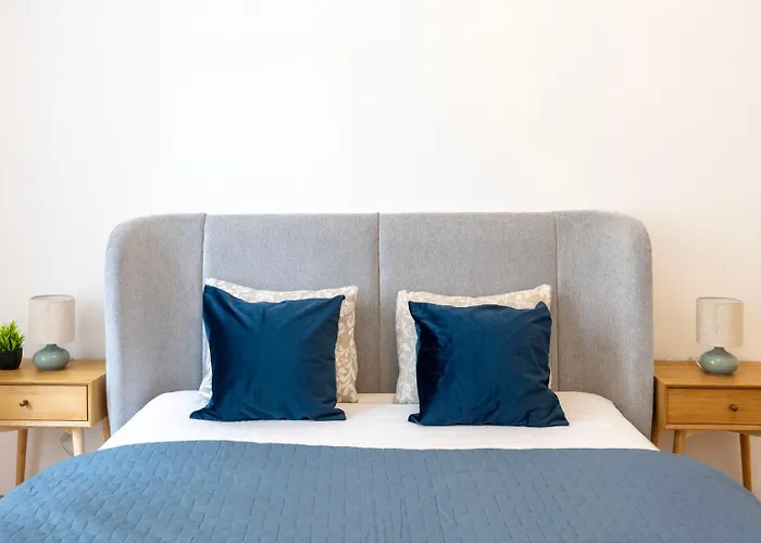 Cozy 4bedrm By True Estate * Budapešť